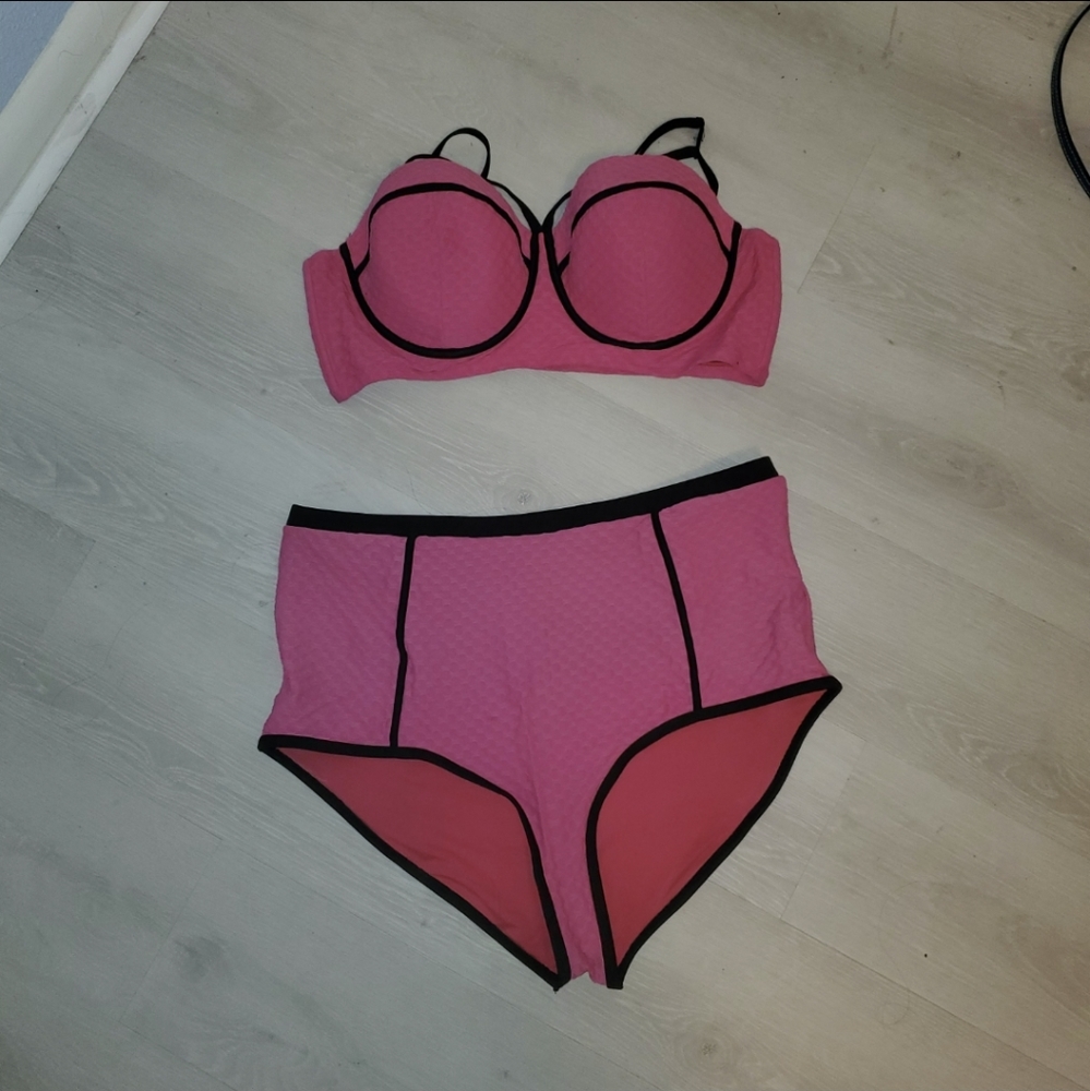 Forever 21+ Pink & Black Outlined Bikini 👙